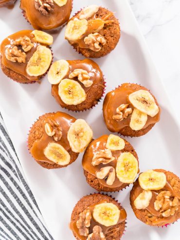 Bananenmuffins mit Karamellglasur