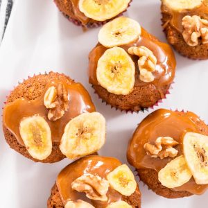Bananenmuffins mit Karamellglasur