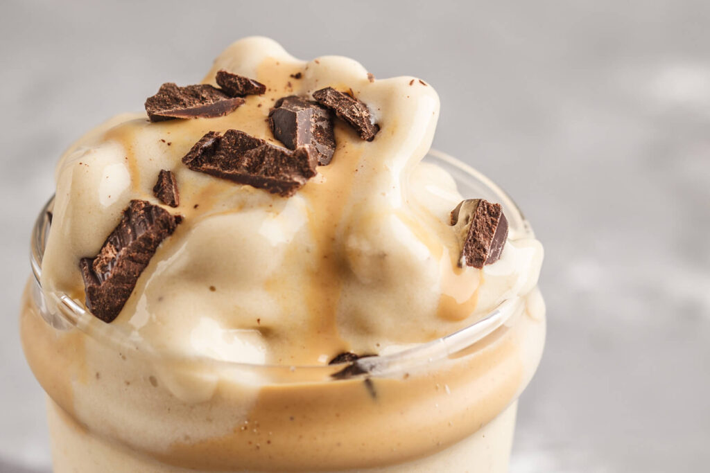 Chia-Pudding mit Bananen-Nicecream & Nussmus