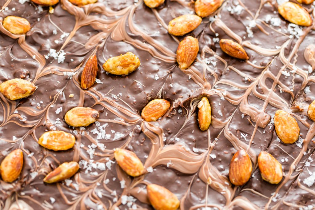 Mandel-Schokoladenbruch mit Meersalz (Almond Chocolate Bark)