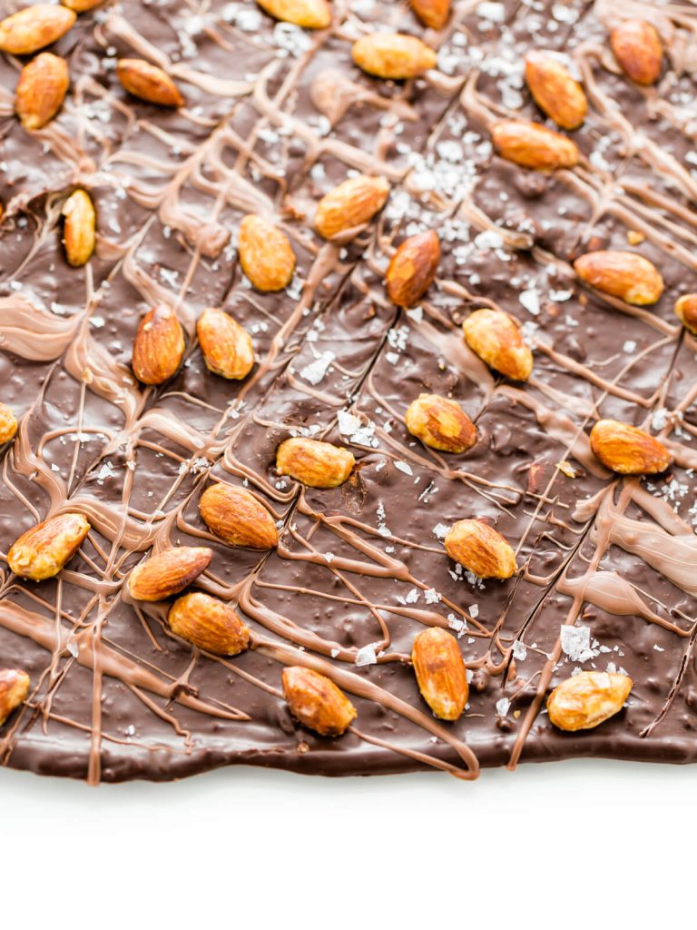 Mandel-Schokoladenbruch mit Meersalz (Almond Chocolate Bark)