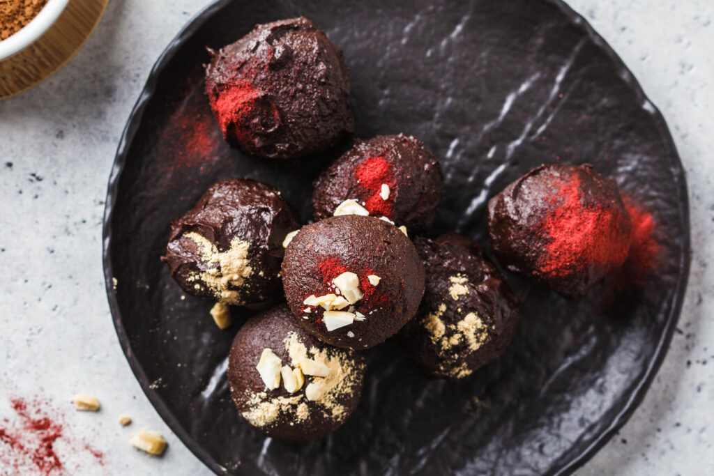 Energy Balls mit Datteln & Erdnussbutter (roh & vegan)
