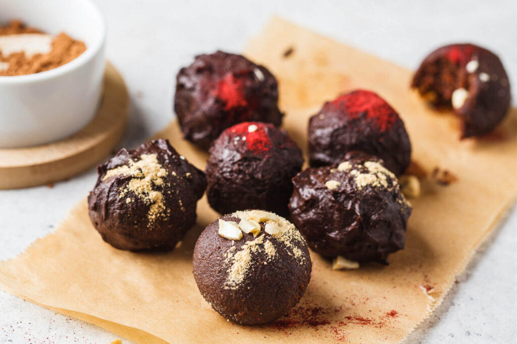 Energy Balls mit Datteln & Erdnussbutter (roh & vegan)