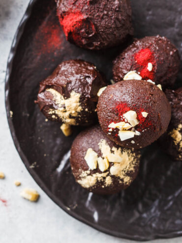 Energy Balls mit Datteln & Erdnussbutter (roh & vegan)