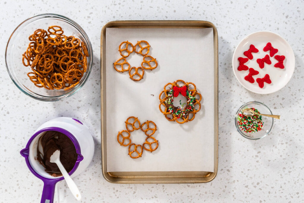 Essbare Schoko-Brezel-Kränze (Weihnachtskränze ohne Backen)