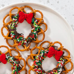 Essbare Schoko-Brezel-Kränze (Weihnachtskränze ohne Backen)