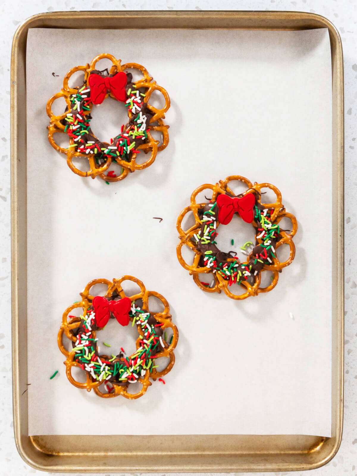 Essbare Schoko-Brezel-Kränze (Weihnachtskränze ohne Backen)