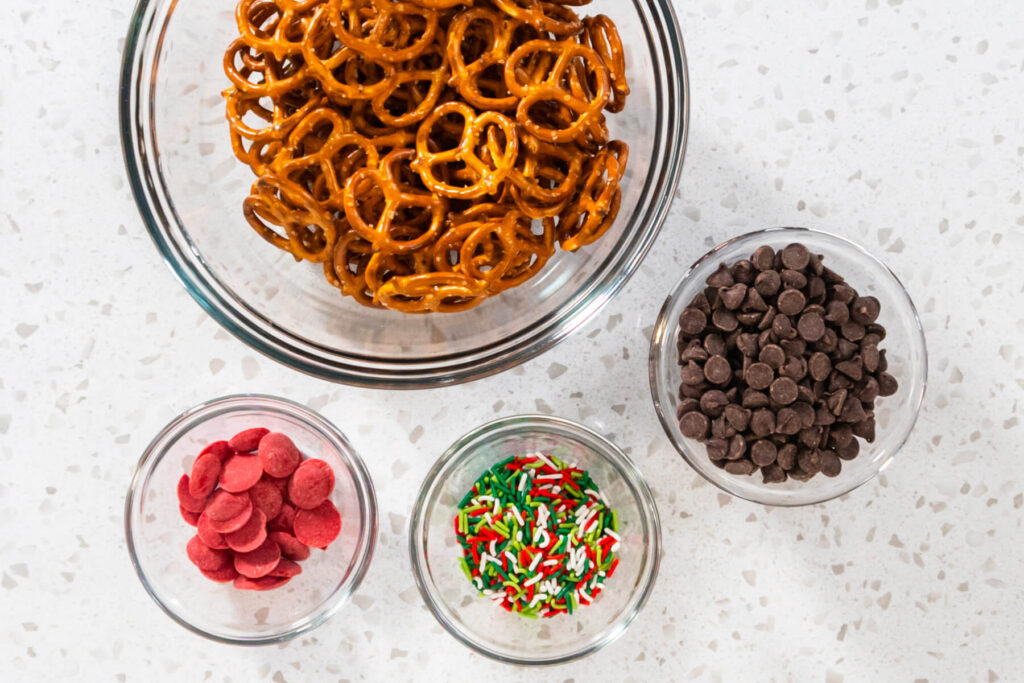 Essbare Schoko-Brezel-Kränze (Weihnachtskränze ohne Backen)