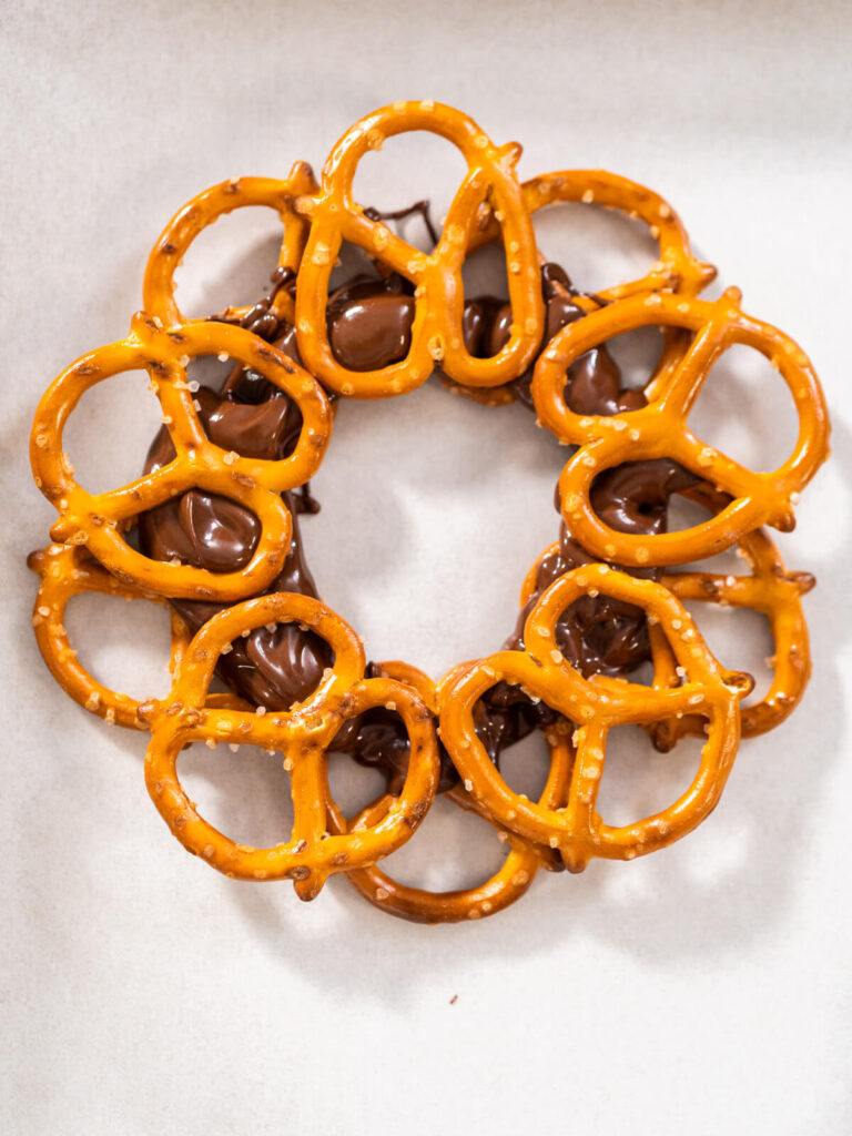 Essbare Schoko-Brezel-Kränze (Weihnachtskränze ohne Backen)