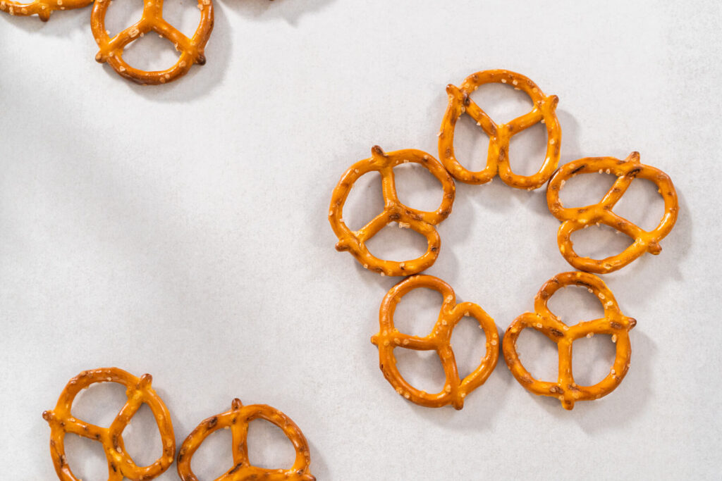 Essbare Schoko-Brezel-Kränze (Weihnachtskränze ohne Backen)