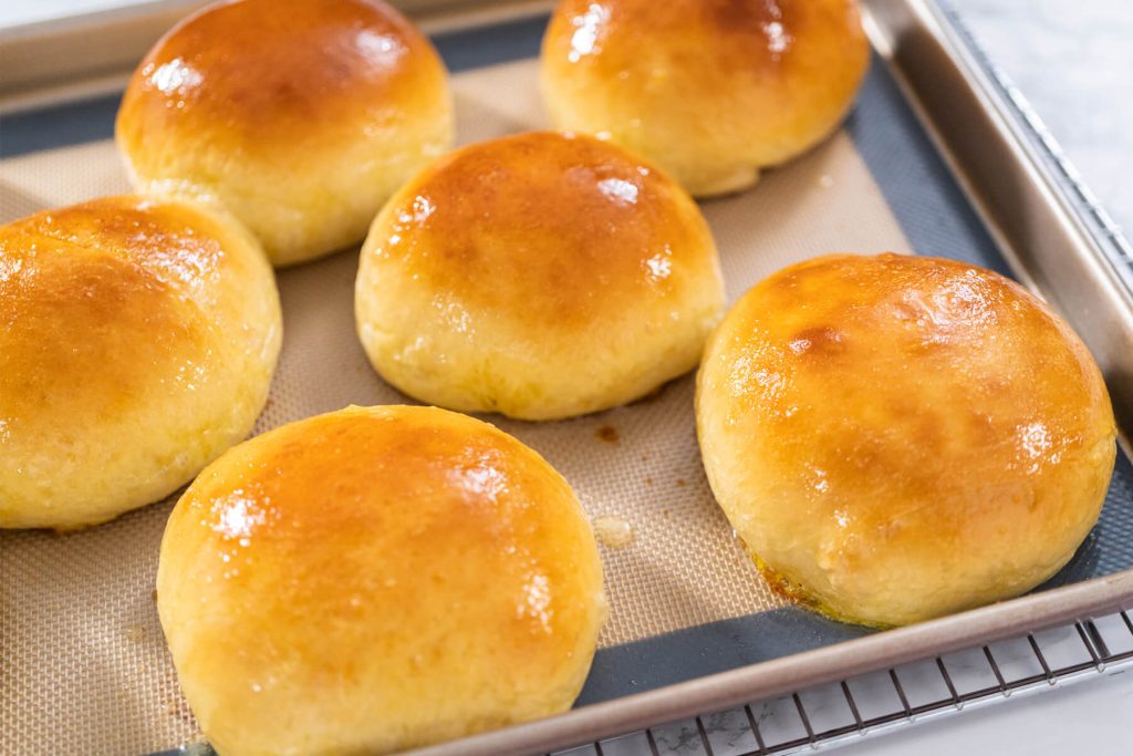 Fluffige Brioche-Brötchen für Burger und Sandwiches