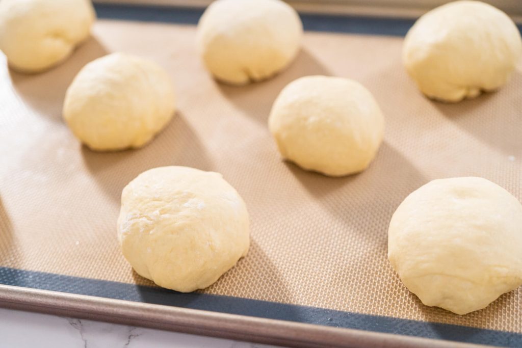 Fluffige Brioche-Brötchen für Burger und Sandwiches