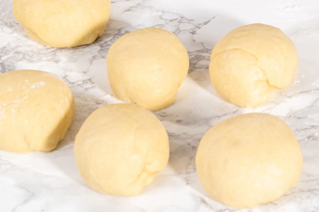 Fluffige Brioche-Brötchen für Burger und Sandwiches