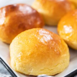 Fluffige Brioche-Brötchen für Burger und Sandwiches