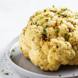 Ganze gebackene Blumenkohl