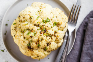 Ganze gebackene Blumenkohl