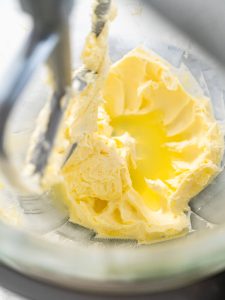 Zitronen-Buttercreme