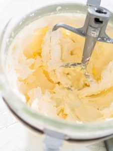 Zitronen-Buttercreme