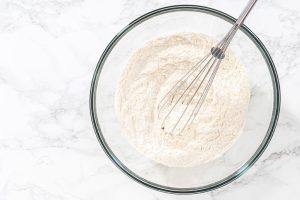 Gefüllte Zitronen-Cupcakes mit Zitronenfrosting