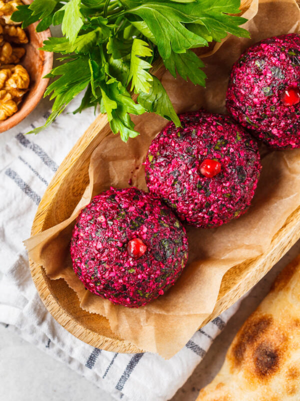 Georgisches Rote-Bete-Pkhali (mit Walnüssen & Kräutern)