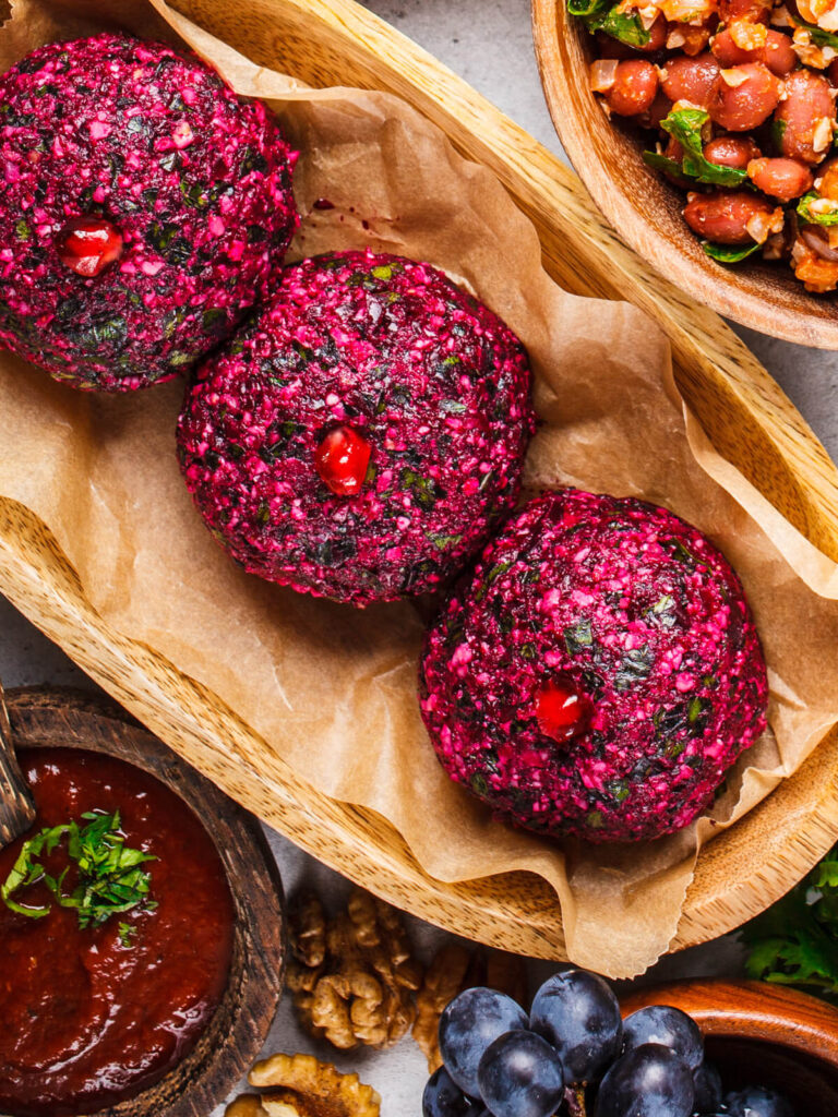 Georgisches Rote-Bete-Pkhali (mit Walnüssen & Kräutern)