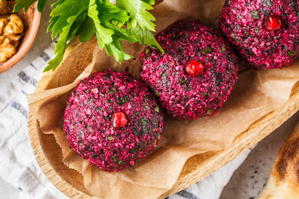 Georgisches Rote-Bete-Pkhali (mit Walnüssen & Kräutern)