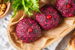 Georgisches Rote-Bete-Pkhali (mit Walnüssen & Kräutern)