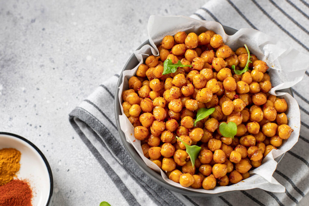 Geröstete Kichererbsen mit Gewürzen aus dem Ofen