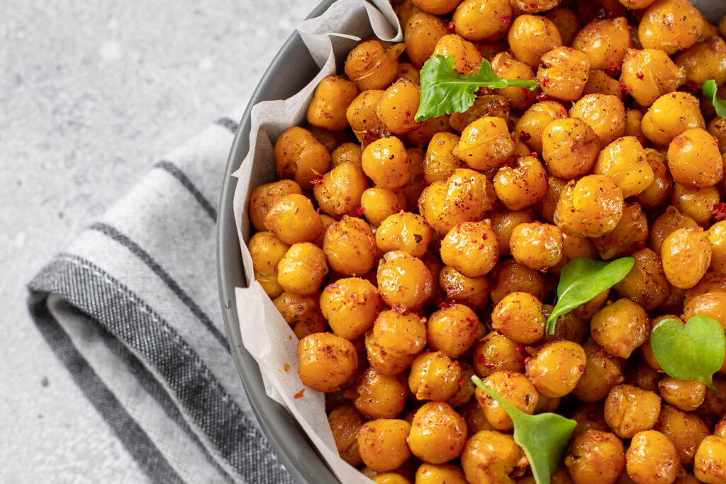 Geröstete Kichererbsen mit Gewürzen aus dem Ofen