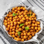 Geröstete Kichererbsen mit Gewürzen aus dem Ofen