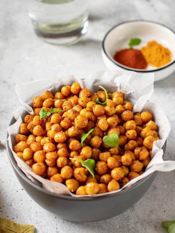 Geröstete Kichererbsen mit Gewürzen aus dem Ofen