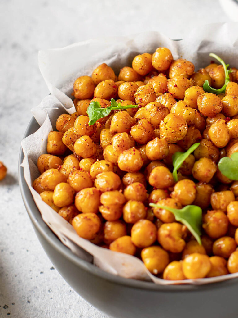 Geröstete Kichererbsen mit Gewürzen aus dem Ofen