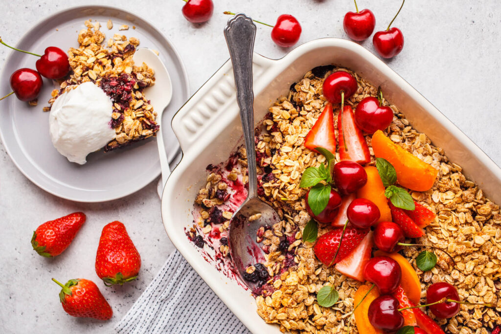 Hafer-Crumble mit Beeren (vegan & ohne Zucker)