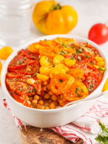 Herzhafter Gemüsekuchen mit Kichererbsen und Tomaten (Vegan)