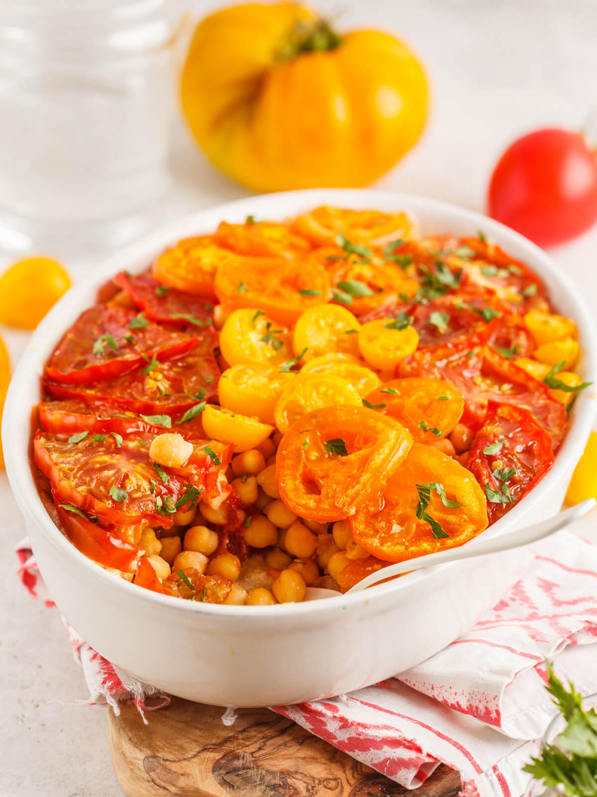 Herzhafter Gemüsekuchen mit Kichererbsen und Tomaten (Vegan)