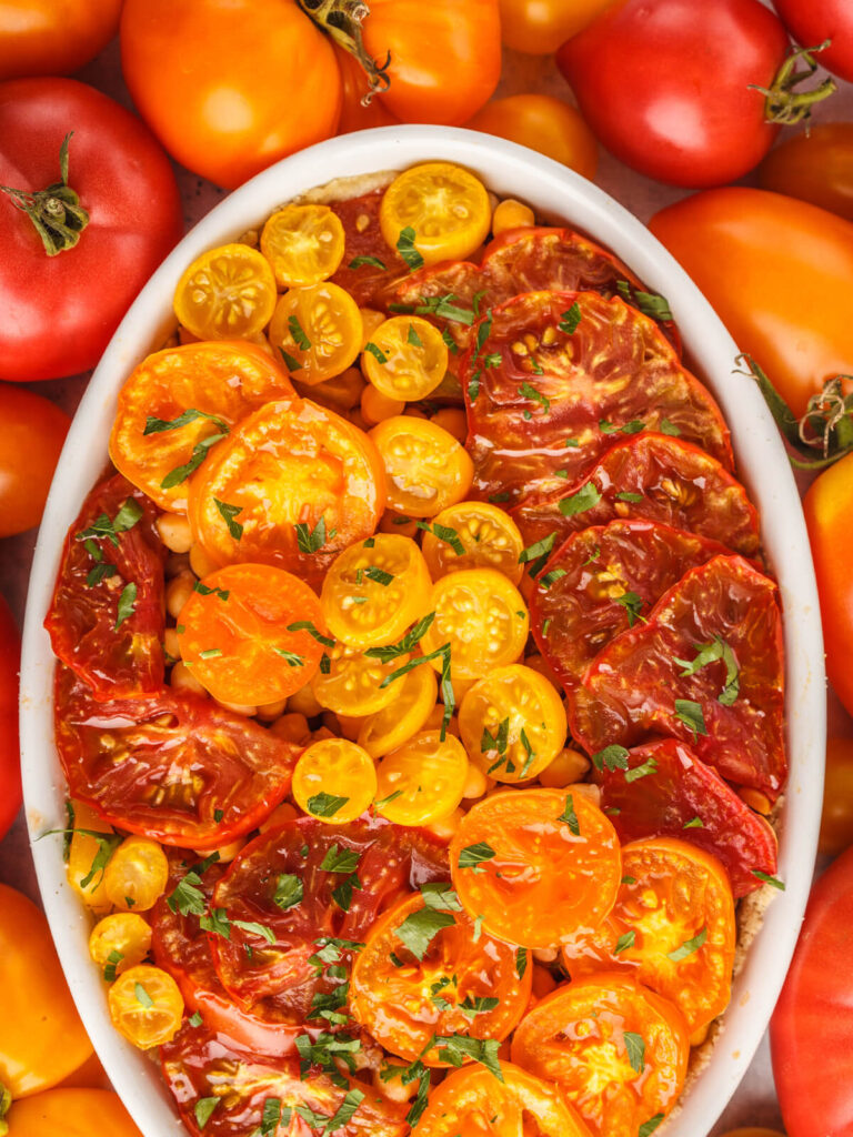 Herzhafter Gemüsekuchen mit Kichererbsen und Tomaten (Vegan)