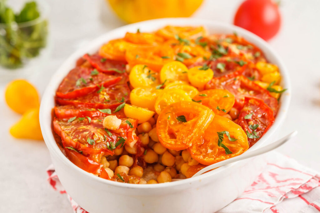 Herzhafter Gemüsekuchen mit Kichererbsen und Tomaten (Vegan)
