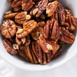 Im Ofen geröstete Pekannüsse