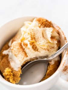 Kürbis-Tassenkuchen (Pumpkin Mug Cake)