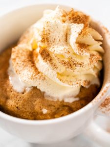 Kürbis-Tassenkuchen (Pumpkin Mug Cake)