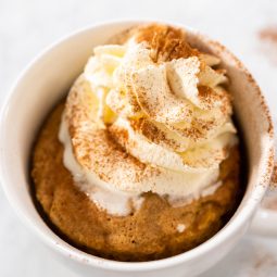 Kürbis-Tassenkuchen (Pumpkin Mug Cake)