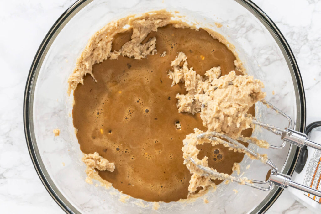 Lebkuchen-Cupcakes mit Eierlikör-Frosting