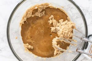 Lebkuchen-Cupcakes mit Eierlikör-Frosting