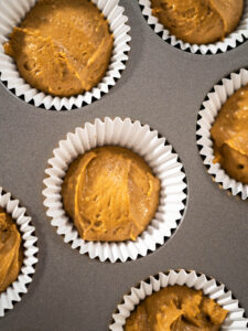 Lebkuchen-Cupcakes mit Eierlikör-Frosting