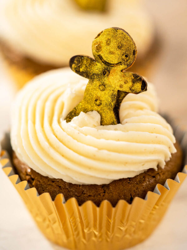 Lebkuchen-Cupcakes mit Eierlikör-Frosting