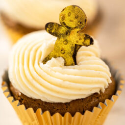 Lebkuchen-Cupcakes mit Eierlikör-Frosting