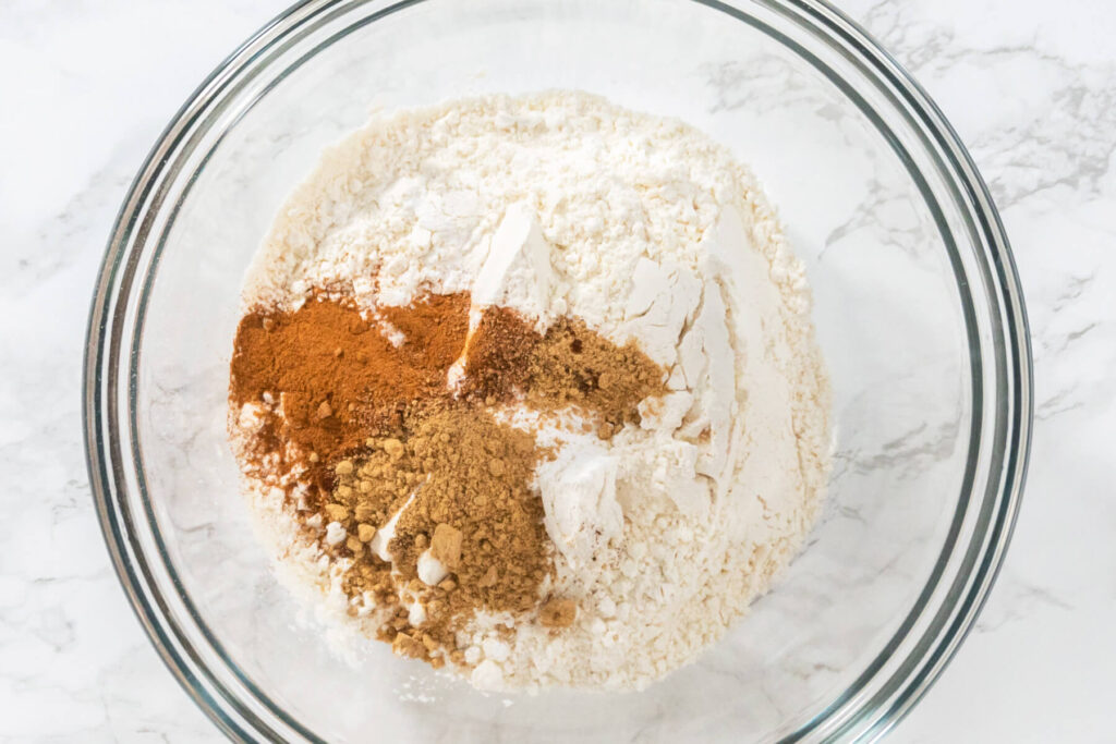 Lebkuchen-Cupcakes mit Eierlikör-Frosting