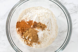 Lebkuchen-Cupcakes mit Eierlikör-Frosting