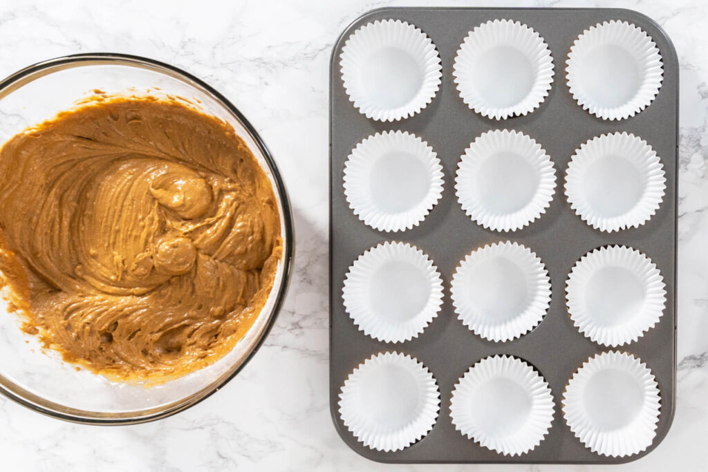 Lebkuchen-Cupcakes mit Eierlikör-Frosting