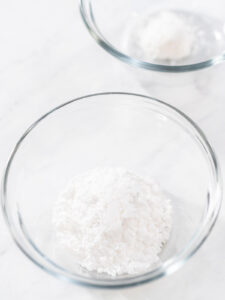 Lebkuchen-Gugelhupf mit weichem Karamellkern